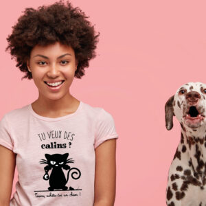 T-shirt – Tu veux des câlins? Tiens, achète-toi un chien!